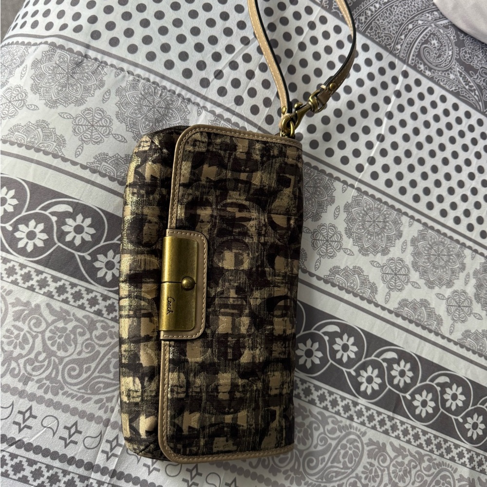 Chic Patterned Wristlet with Strap